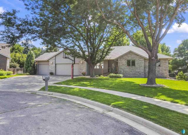 Property at 1804 S Strabane Cir, Sioux Falls, SD 57106, 5 beds, 3.5 baths