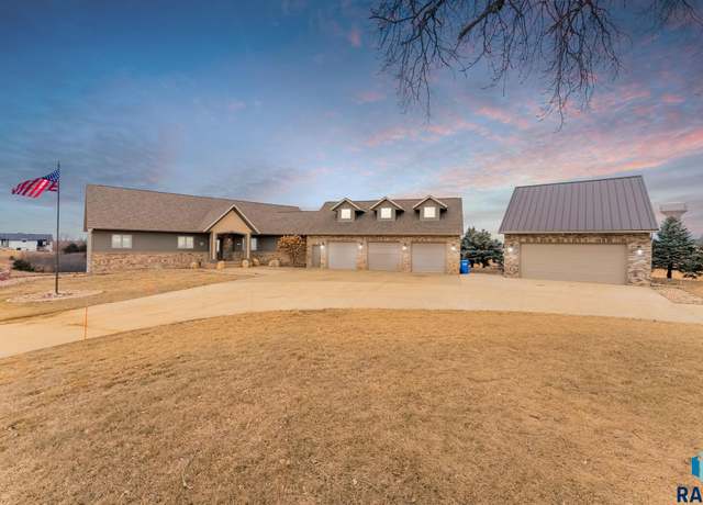 Property at 435 N Chestnut Blvd, Brandon, SD 57005, 5 beds, 4.5 baths