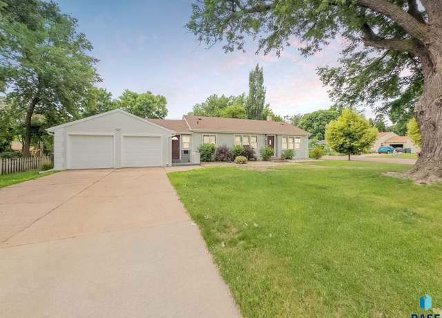 Property at 2109 W 37th St, Sioux Falls, SD 57105, 3 beds, 1.5 baths