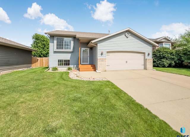 Property at 4700 S Vista Park Ave, Sioux Falls, SD 57106, 3 beds, 2 baths