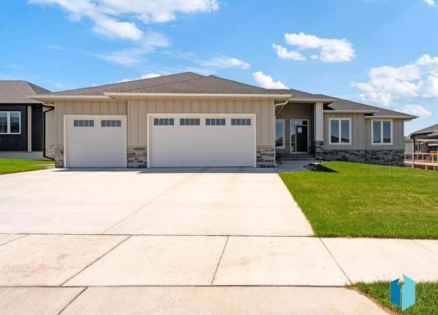 Property at 2709 S Faith Ave, Sioux Falls, SD 57110, 5 beds, 3 baths