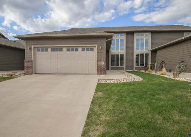 Property at 5102 E 63rd St, Sioux Falls, SD 57108, 3 beds, 2.5 baths