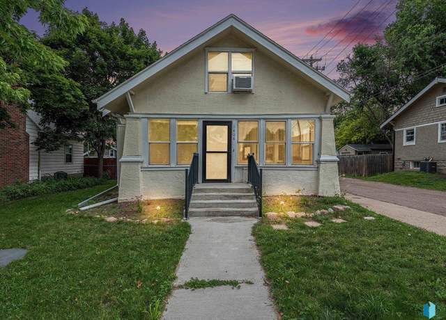 Property at 1408 W 9th St, Sioux Falls, SD 57104, 4 beds, 2 baths