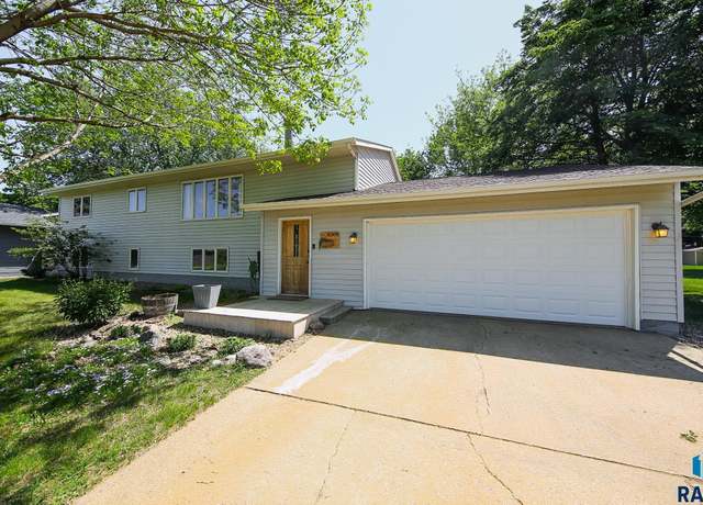 Property at 8309 W 42nd St, Sioux Falls, SD 57106, 4 beds, 2 baths
