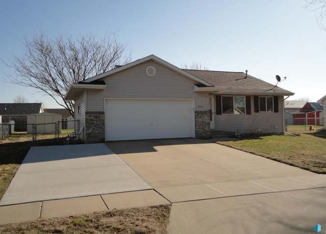 Property at 4416 W Panda Dr, Sioux Falls, SD 57107, 3 beds, 2 baths