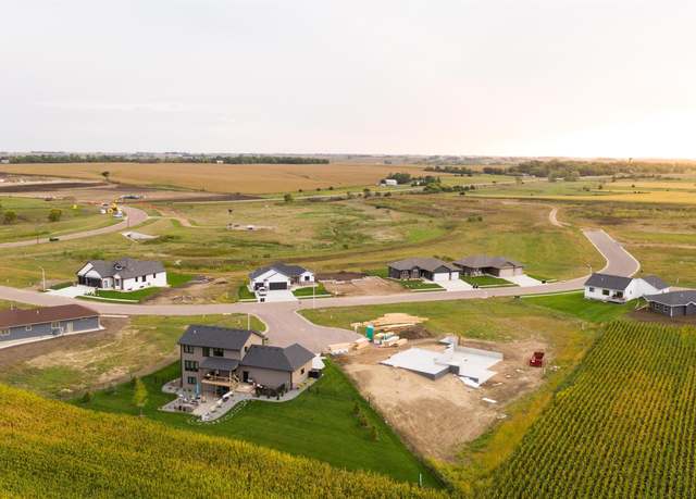 Property at 703 Turtle Creek Dr, Hartford, SD 57033
