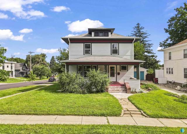 Property at 302 E 19th St, Sioux Falls, SD 57105-0827, 5 beds, 2.5 baths