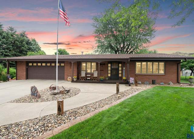 Property at 410 S 6th St, Beresford, SD 57004, 3 beds, 3 baths