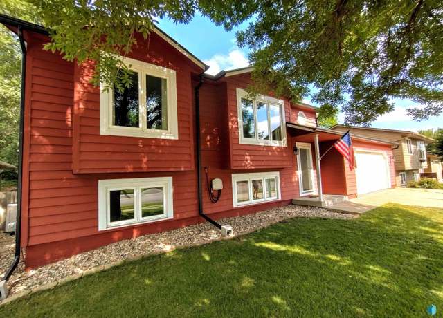 Property at 4204 S Sertoma Ave, Sioux Falls, SD 57106, 4 beds, 2 baths