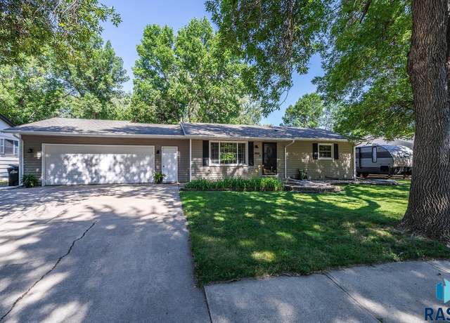 Property at 3808 S Morrow Dr, Sioux Falls, SD 57106, 4 beds, 2 baths