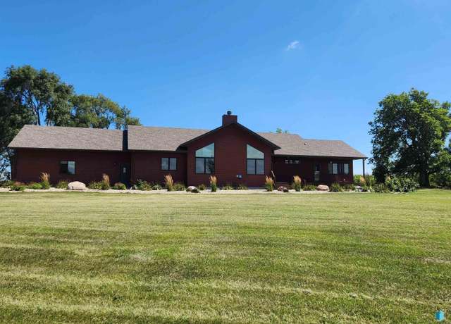 Property at 47559 Moody St, Dell Rapids, SD 57022, 4 beds, 3 baths