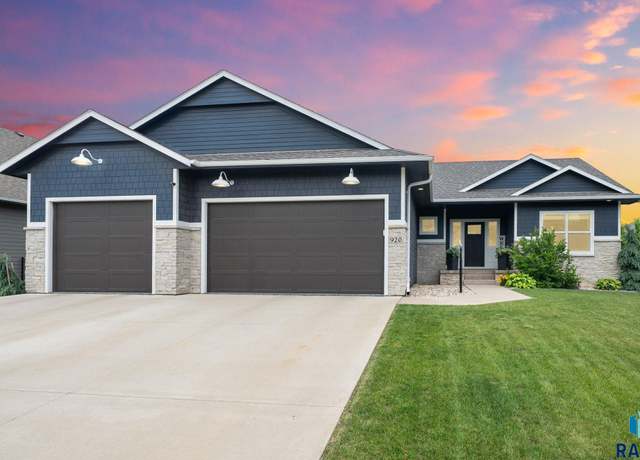 Property at 920 S Torrey Pine Ln, Sioux Falls, SD 57110, 5 beds, 3 baths