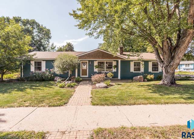 Property at 5005 W 49th St, Sioux Falls, SD 57106, 3 beds, 3 baths