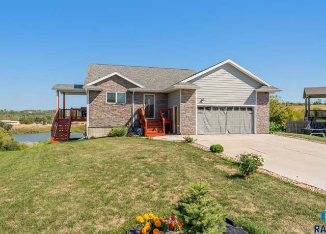 Property at 1304 N Archer Dr, Sioux Falls, SD 57103, 4 beds, 2.5 baths