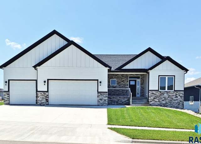 Property at 501 N Corsair Cir, Sioux Falls, SD 57110, 5 beds, 3 baths