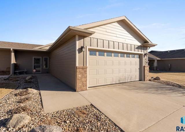 Property at 825 E El Dorado Ct, Sioux Falls, SD 57108, 2 beds, 2 baths