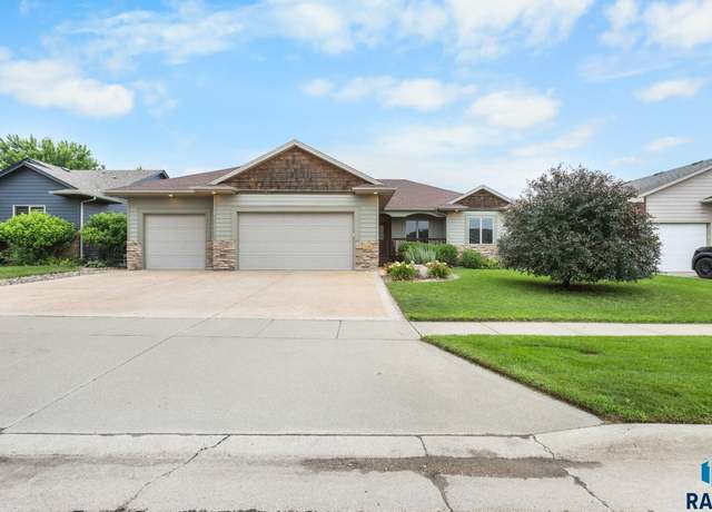 Property at 4100 W 89th St, Sioux Falls, SD 57108, 5 beds, 3 baths