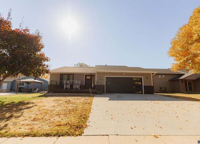 Property at 6005 W 52nd St, Sioux Falls, SD 57106, 4 beds, 2 baths