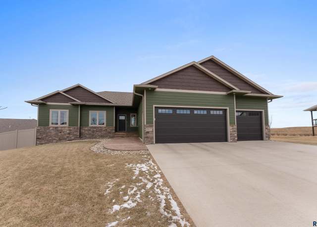 Property at 5917 W Whistler Ct, Sioux Falls, SD 57107, 5 beds, 3 baths