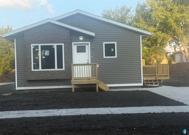 Property at 309 N Willow Ave, Sioux Falls, SD 57104, 3 beds, 2 baths