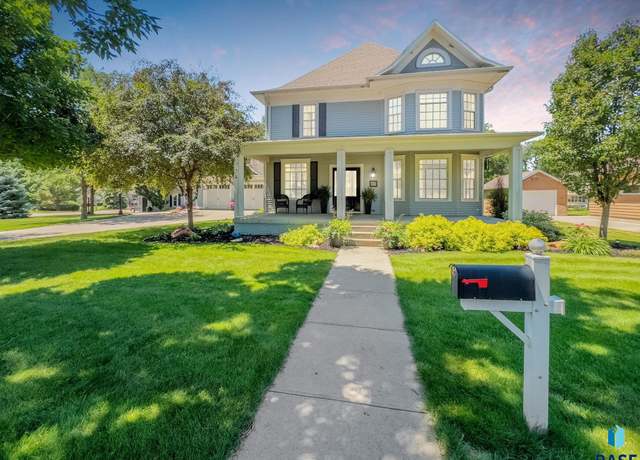 Property at 307 S 6th St, Beresford, SD 57004, 5 beds, 3.5 baths