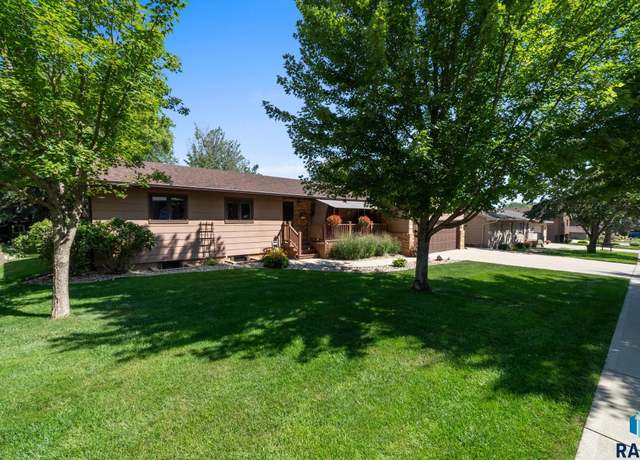 Property at 4304 E 20th St, Sioux Falls, SD 57103, 4 beds, 3.5 baths