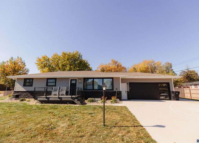 Property at 3205 S Terry Ave, Sioux Falls, SD 57106, 5 beds, 3 baths