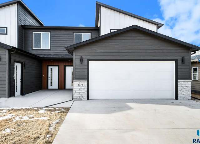Property at 809 N Marquette Pl, Sioux Falls, SD 57110, 3 beds, 2.5 baths