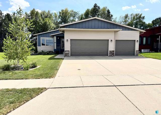 Property at 7801 W 65th St, Sioux Falls, SD 57106, 4 beds, 2 baths
