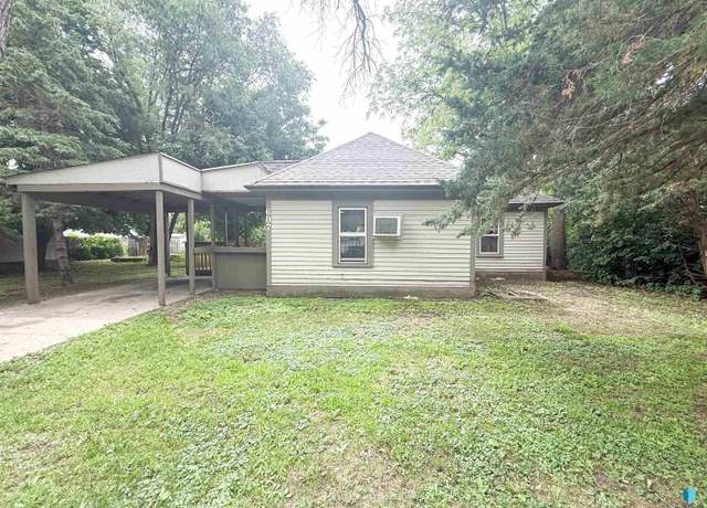 Property at 607 NE 4th St, Madison, SD 57042, 3 beds, 1 bath