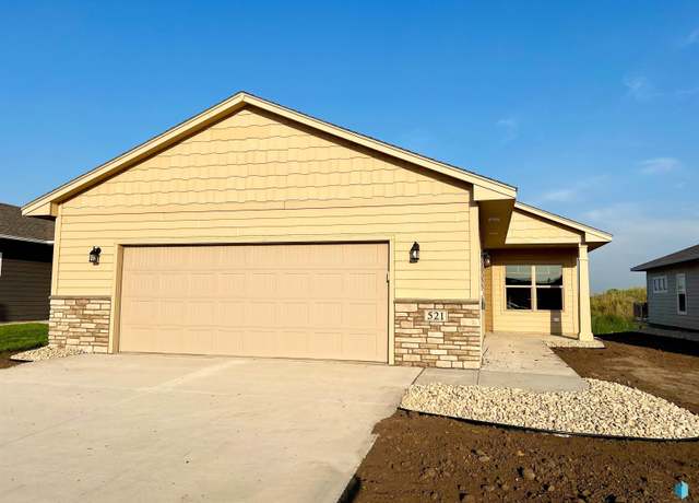 Property at 521 S Big Stone Ave, Sioux Falls, SD 57106, 2 beds, 2 baths