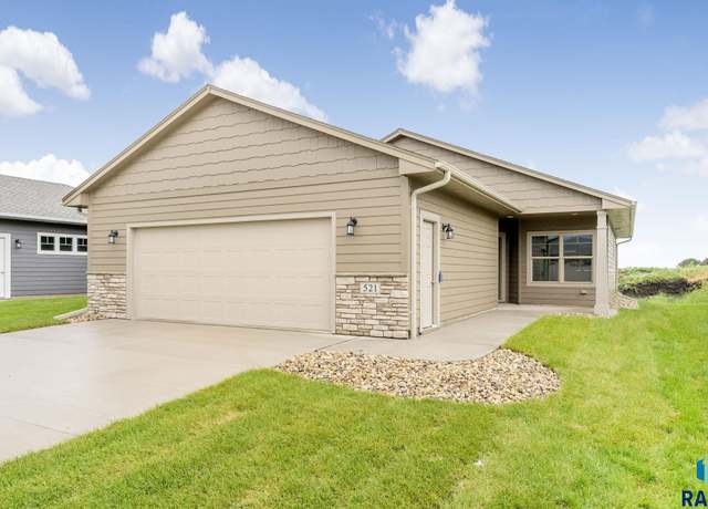 Property at 521 S Big Stone Ave, Sioux Falls, SD 57106, 2 beds, 2 baths