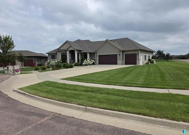 Property at 7208 S Ludlow Cir, Sioux Falls, SD 57108, 6 beds, 5.5 baths