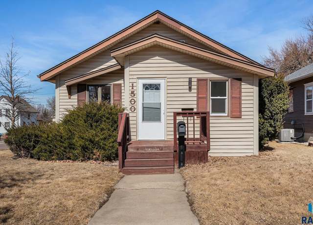 Property at 1500 E 9th St, Sioux Falls, SD 57103-1717, 2 beds, 1 bath