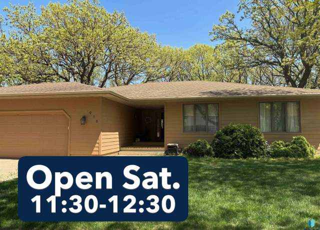Property at 916 N Savannah Dr, Sioux Falls, SD 57103, 4 beds, 3 baths