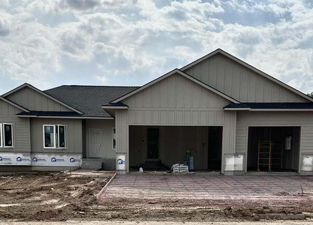 Property at 2301 S Red Oak Ave, Sioux Falls, SD 57110, 3 beds, 2 baths