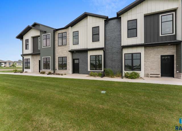 Property at 102 N Bryggen Pl, Sioux Falls, SD 57107, 3 beds, 2.5 baths