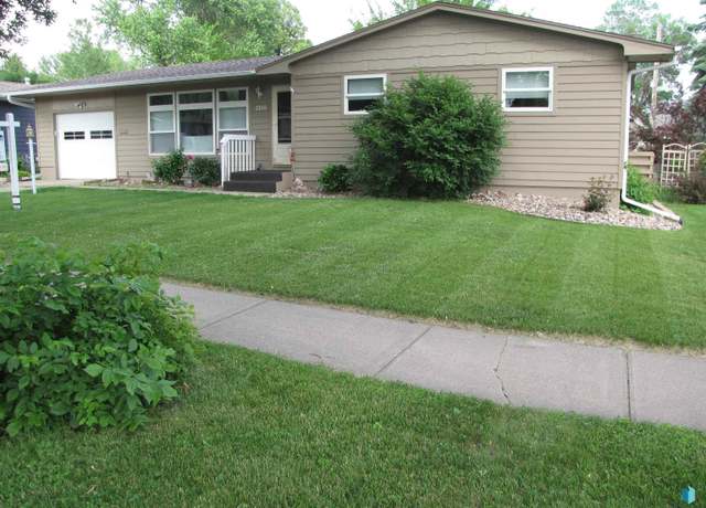 Property at 3108 S 7th Ave, Sioux Falls, SD 57105, 3 beds, 2 baths