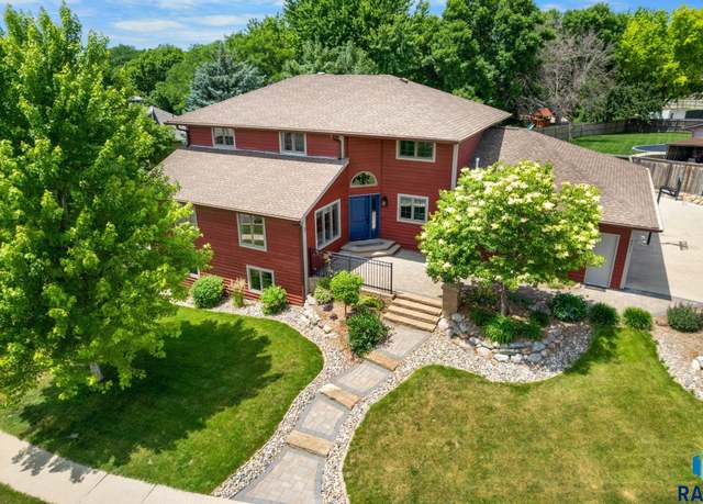 Property at 4513 S Southridge Dr, Sioux Falls, SD 57105, 4 beds, 3.5 baths