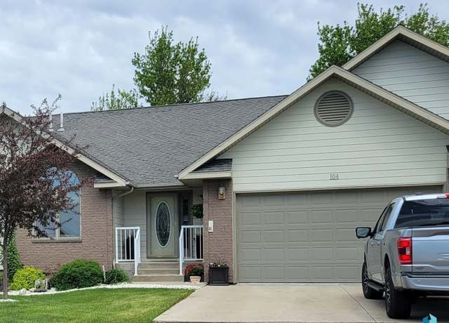 Property at 104 Lake Dr, Wentworth, SD 57075, 3 beds, 3 baths
