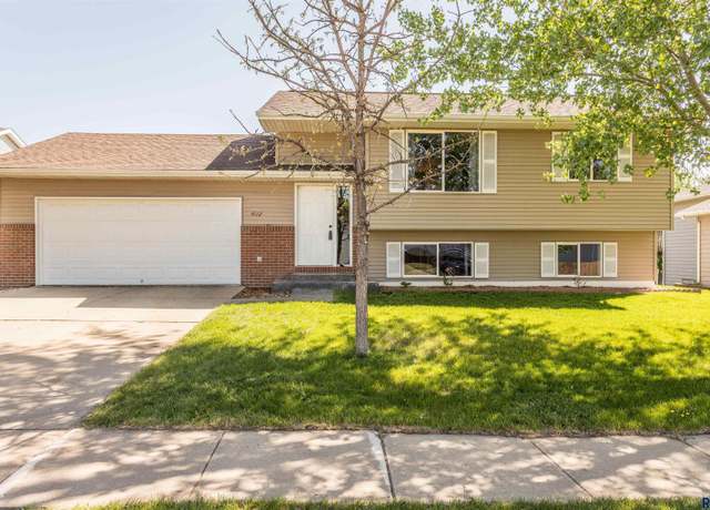 Property at 4112 N Jans Dr, Sioux Falls, SD 57107, 4 beds, 2 baths