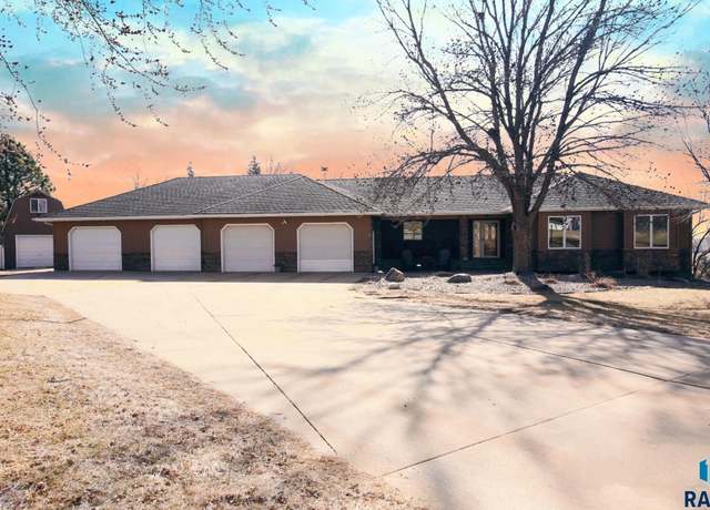 Property at 3304 S Keith Ln, Sioux Falls, SD 57110, 5 beds, 3 baths