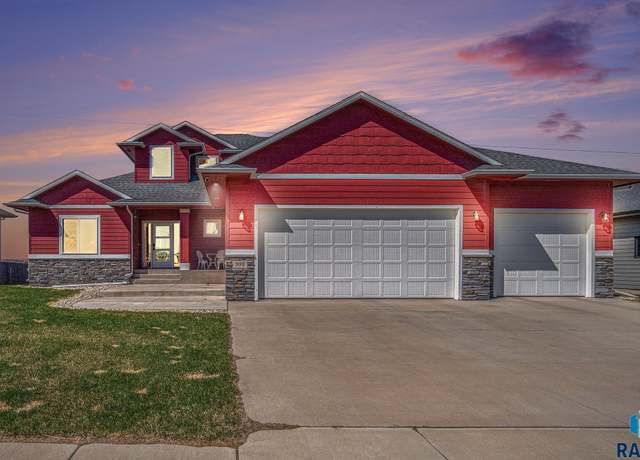 Property at 301 N Sugar Leaf Ln, Sioux Falls, SD 57110, 4 beds, 2.5 baths
