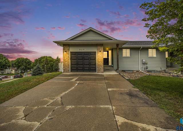 Property at 3072 E Bragstad Dr, Sioux Falls, SD 57103-4041, 3 beds, 2 baths