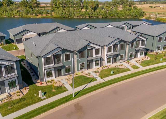 Property at 8611 W Shoreline Pl, Sioux Falls, SD 57107, 3 beds, 2.5 baths