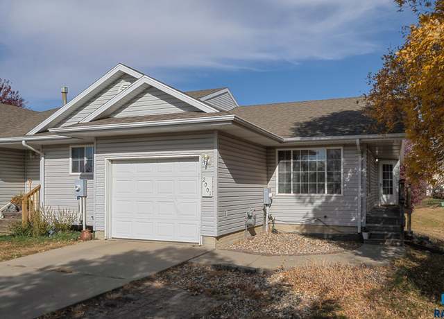 Property at 2001 S Dorothy Cir, Sioux Falls, SD 57106, 2 beds, 2 baths