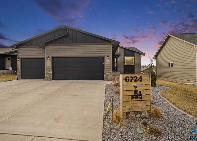 Property at 6724 W Viola Ct, Sioux Falls, SD 57107-1627, 5 beds, 3 baths