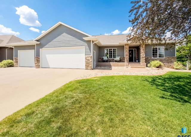 Property at 1401 S Montpelier Ave, Sioux Falls, SD 57106, 5 beds, 4 baths