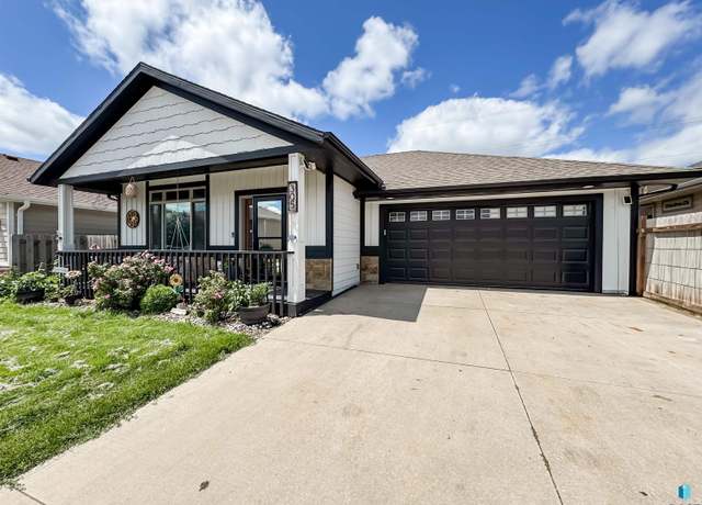 Property at 305 S Spring Pl, Brandon, SD 57005, 5 beds, 3 baths