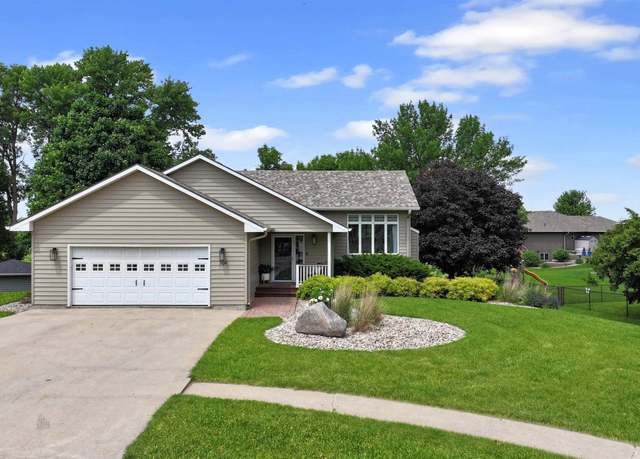 Property at 704 Fairway Cir, Dell Rapids, SD 57022, 4 beds, 2.5 baths